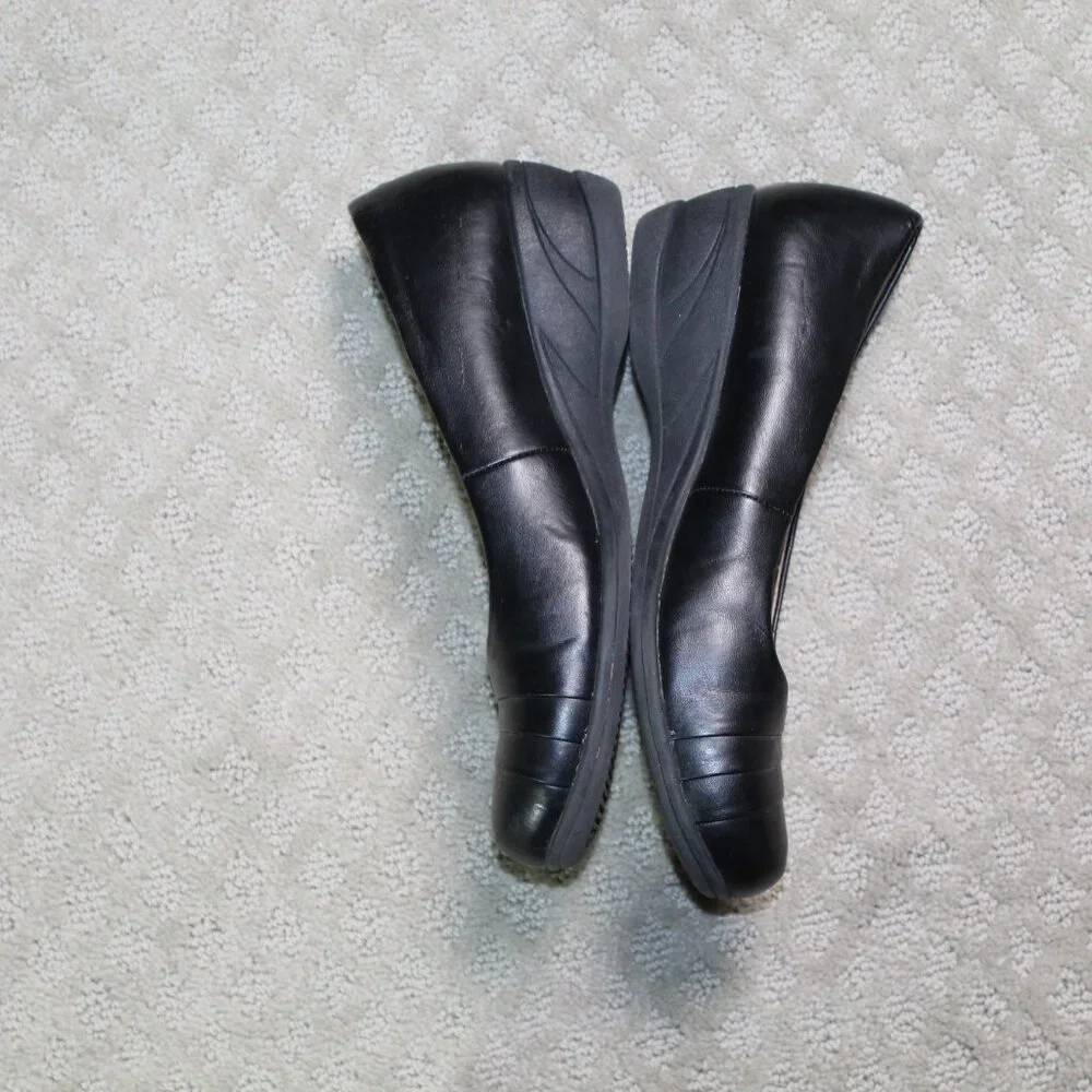 Soft Style Women's 8 Black Ballet-style Low 1.5